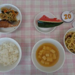 8月